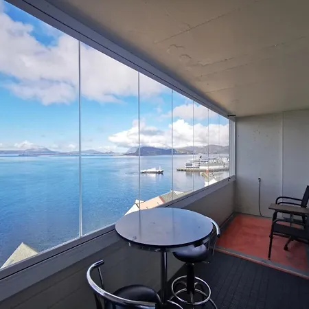 Close To The Center With Sea View * Alesund