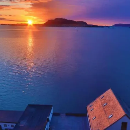 Close To The Center With Sea View Homestay