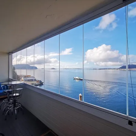 Close To The Center With Sea View * Alesund