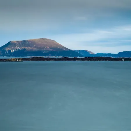 منزل للإقامة Private In With Sea View Ålesund