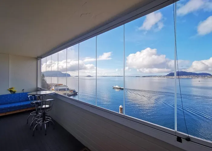 Private In With Sea View * Ålesund
