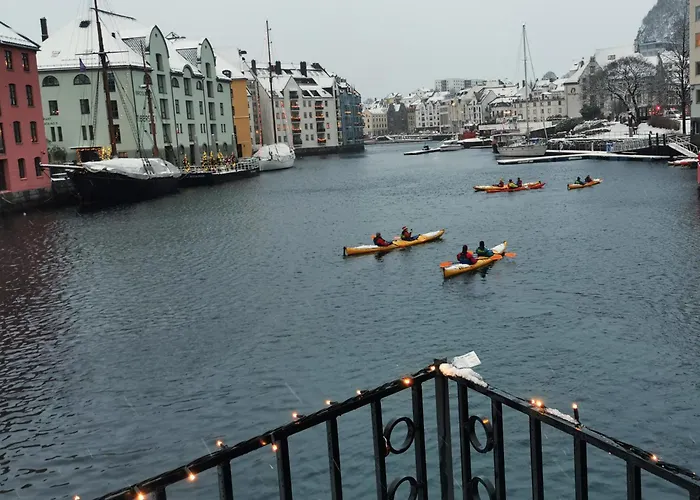منزل للإقامة Private In With Sea View Ålesund